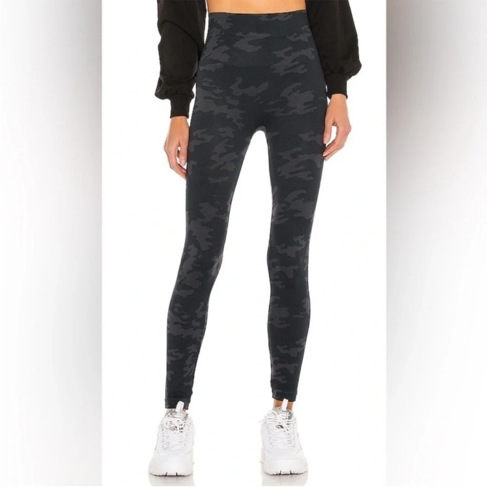 Spanx Look At Me Now Leggings Camo  large